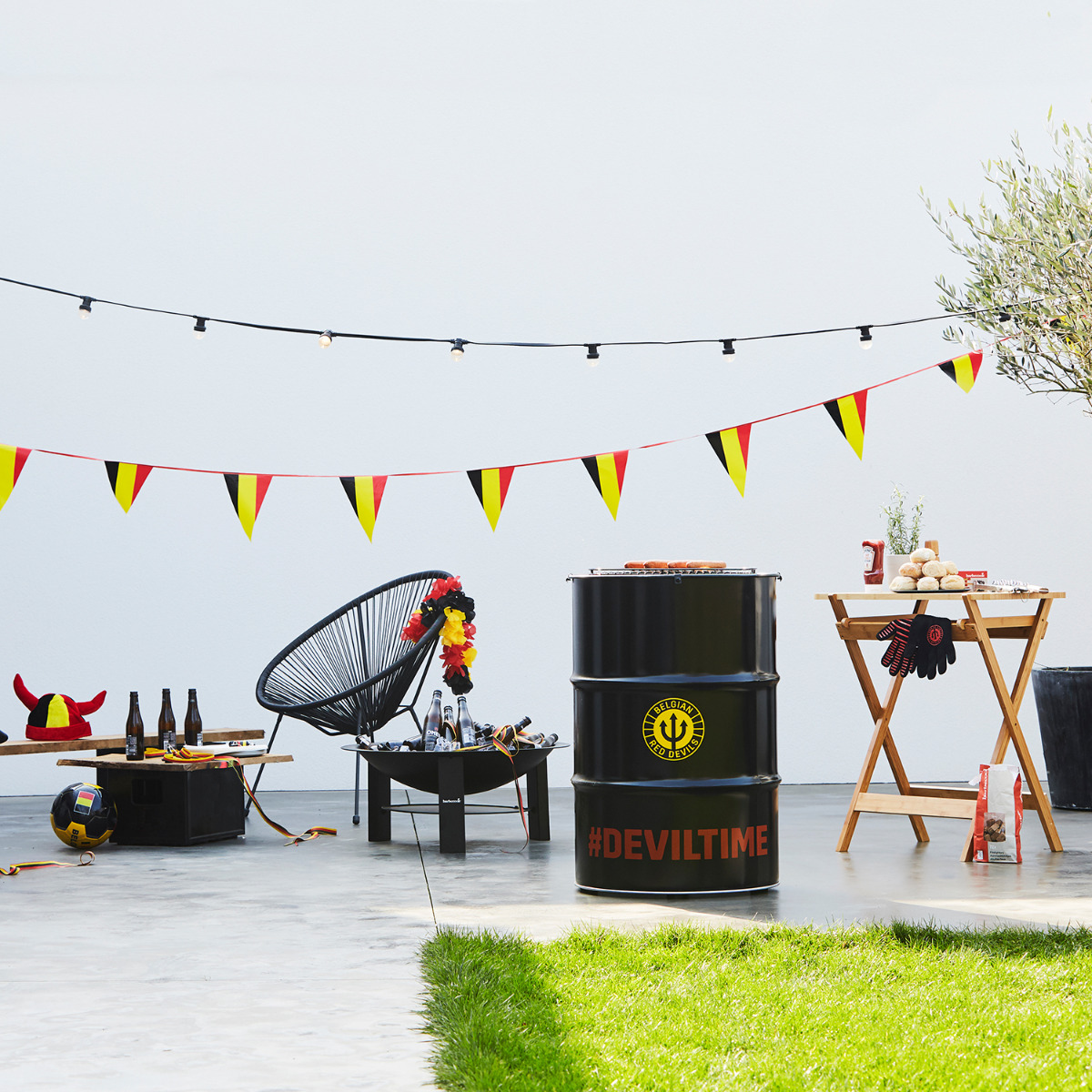 Barbecook Edson BBQ Belgian red Devils, Vuurkorf Modern en snijtafel uit bamboe